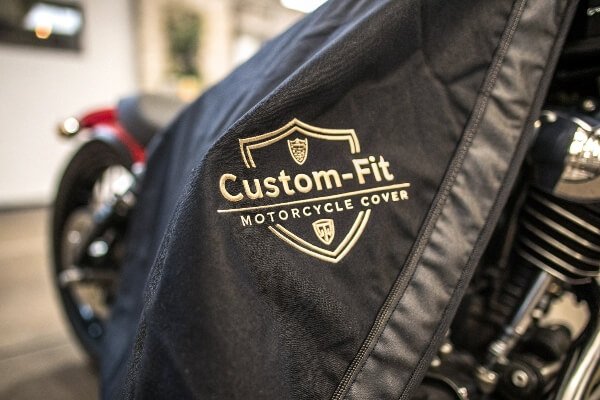 Motorcycle cover for Harley Davidson with custom logo A custom motorcycle cover with a brand logo on a Harley-Davidson